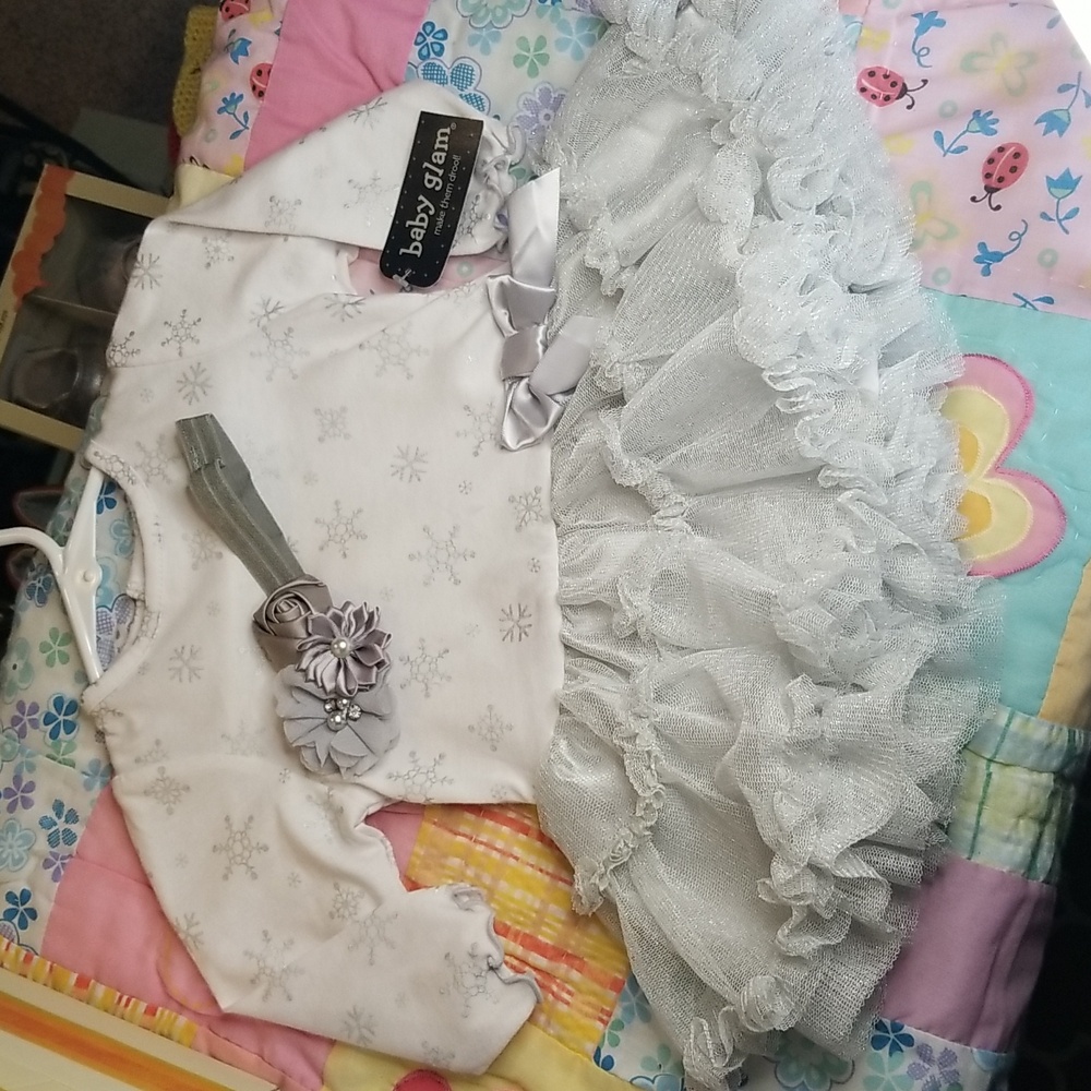 New Tutu Dress w/Silver Snowflakes, Bow & Beautiful Headband. 6 Month & 9 Month.